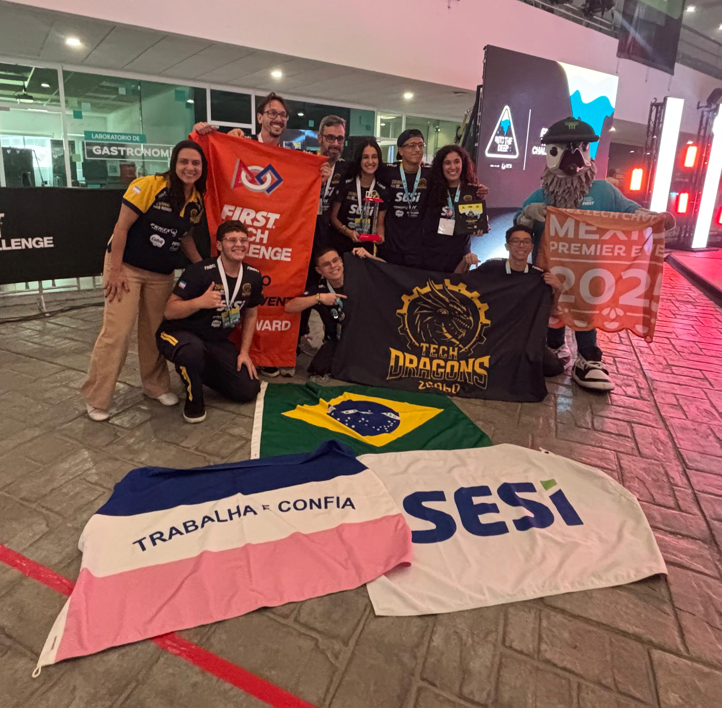 Do Espírito Santo para o topo do mundo: Tech Dragons é campeã internacional de robótica no México 