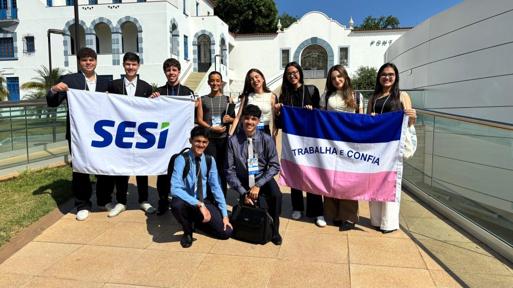 Estudantes do Sesi ES são destaque no MINIONU PUC Minas. Foto: Divulgação.